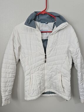 Columbia White Quilted Jacket with Gray Lining